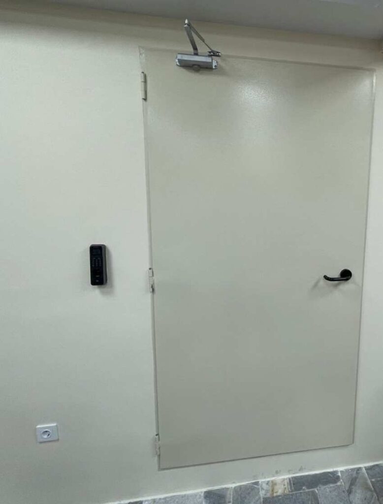 درب اتاق سرور