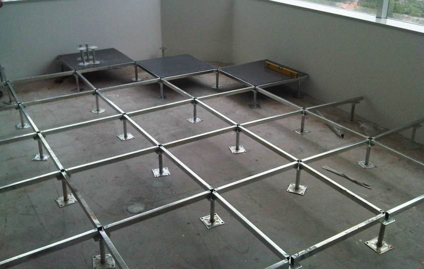 چرا باید کف اتاق سرور بتن‌ریزی شود؟